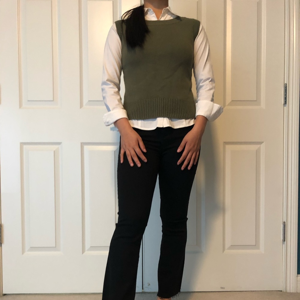 Knit Forest Green Vest (Bellvilles Brand)